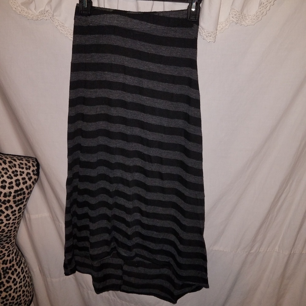 Free kisses size medium skirt